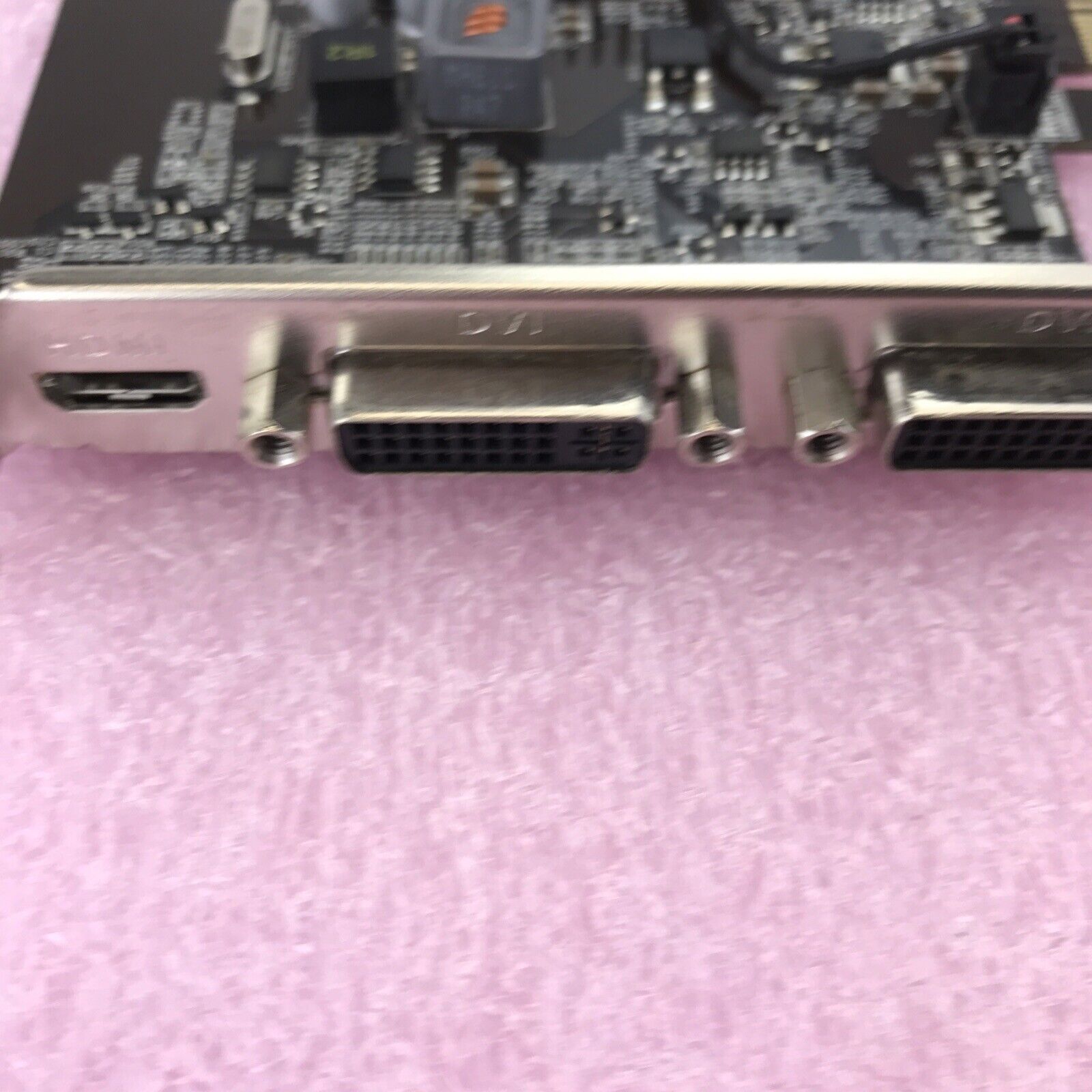 GeForce GT520 1G PCI-E 01G-P3-1526-KR Graphics Card GPU P1310