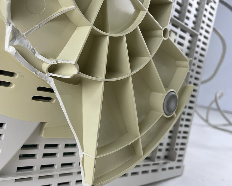 KDS 17" CRT Retro Gaming Monitor XF-70 Xflat Korea Data Systems Broken Stand