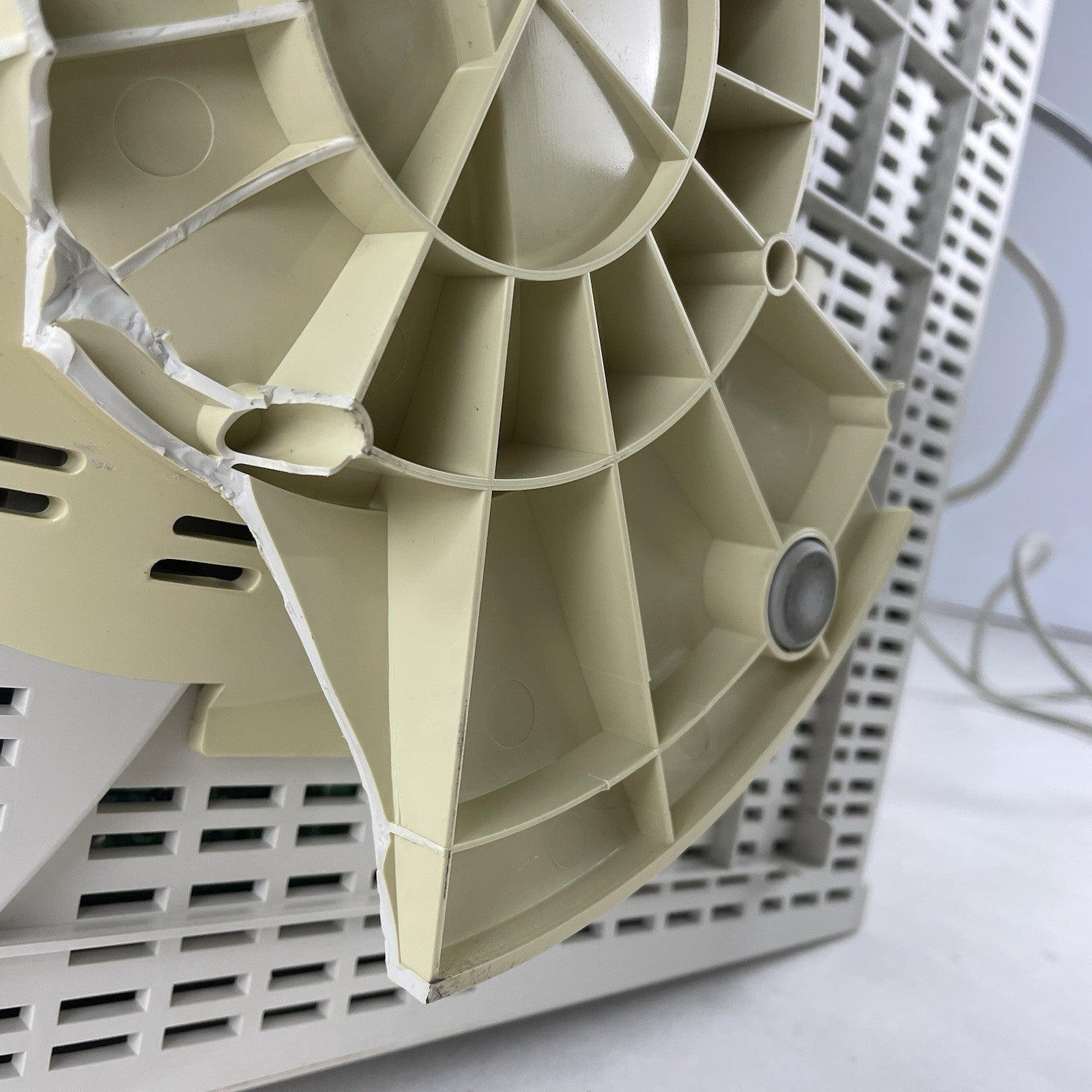 KDS 17" CRT Retro Gaming Monitor XF-70 Xflat Korea Data Systems Broken Stand14