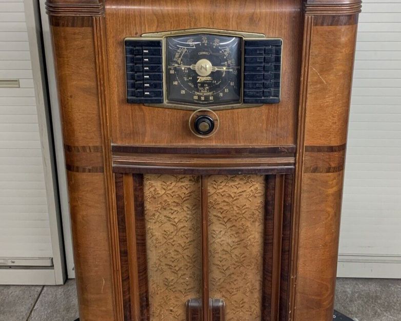 Vintage Zenith 8S661 Radio 42 X 27 X 16 Bad Wires Untested