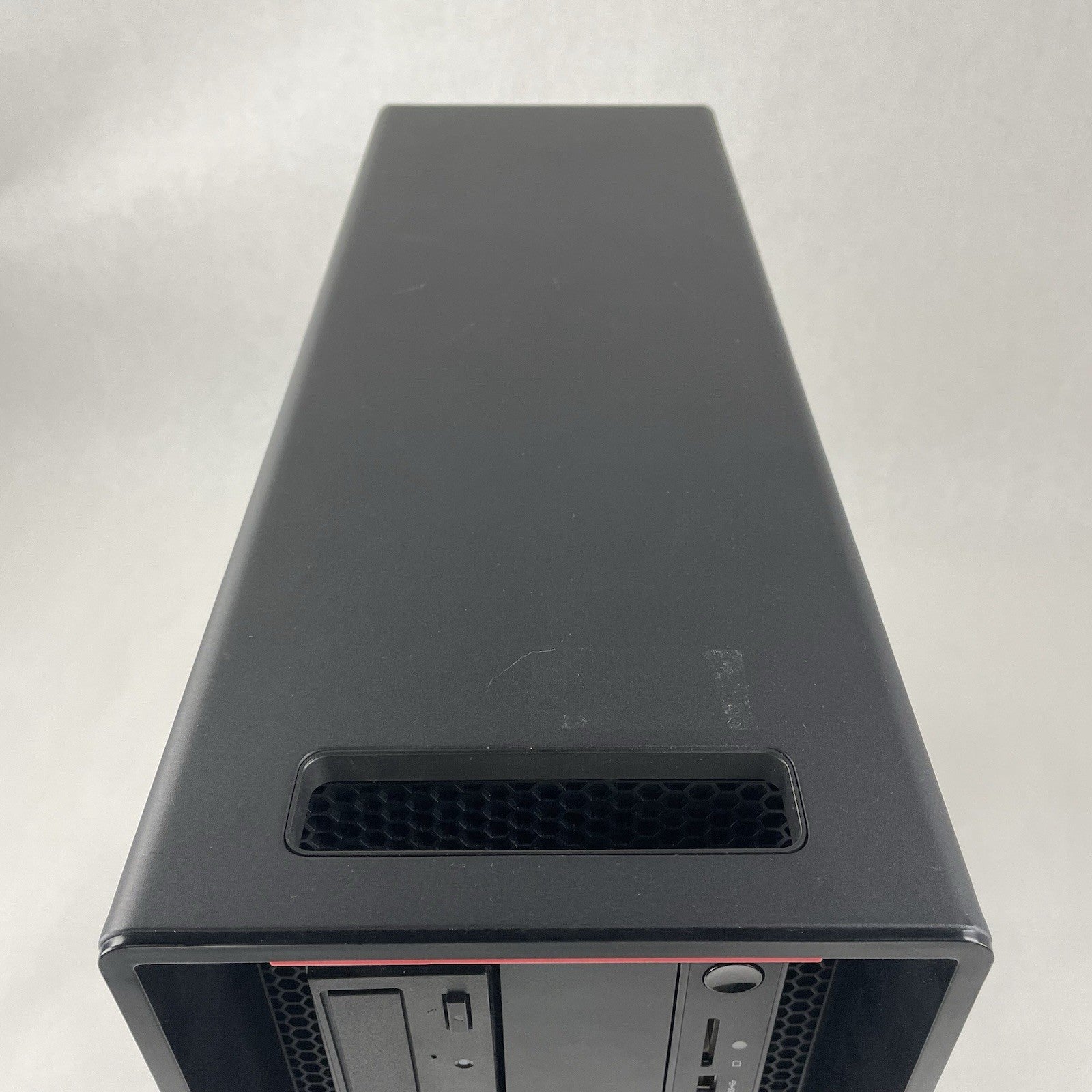 Lenovo ThinkStation P720 2x Xeon Silver 4110 2.10 GHz 32 GB RAM No GPU/HDD3