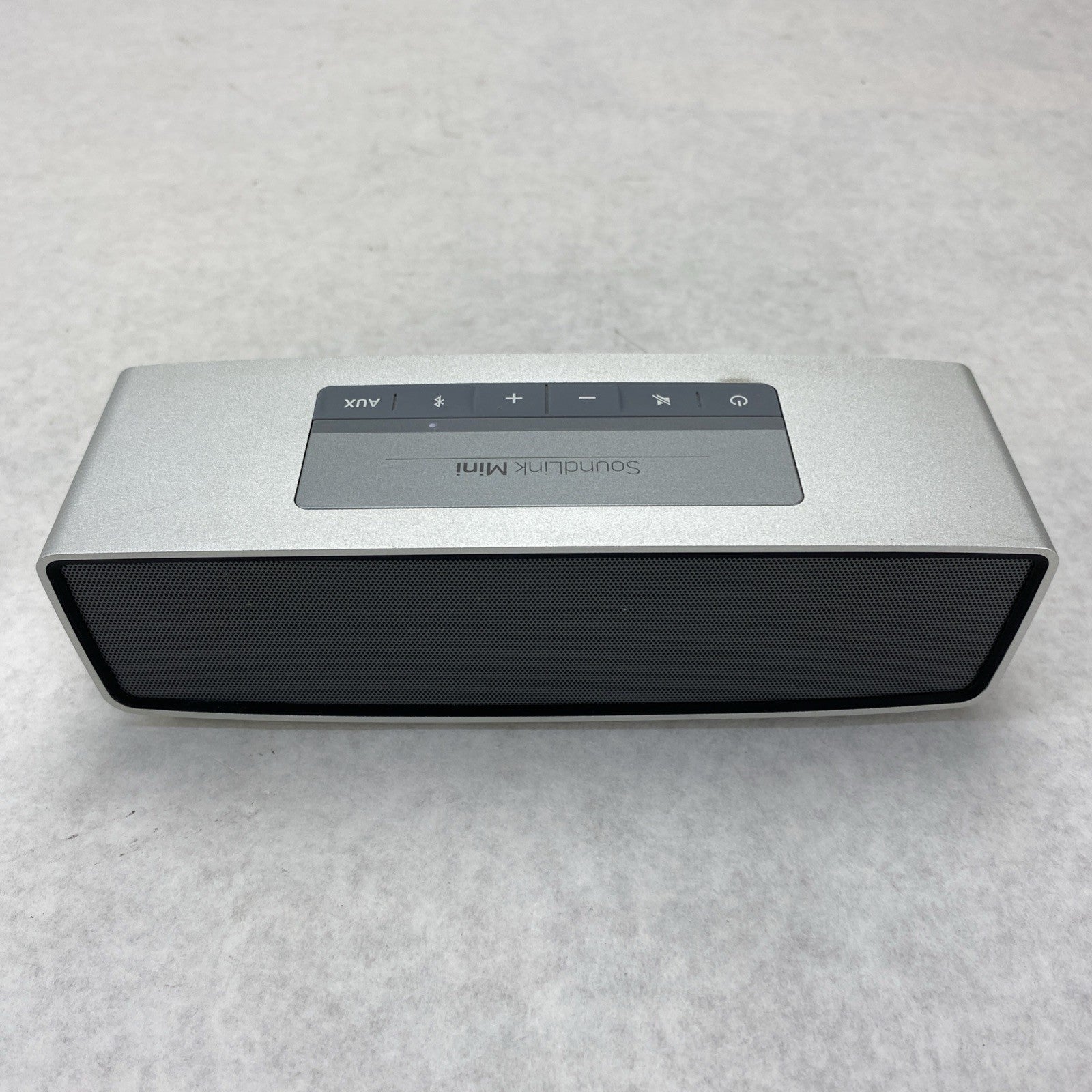Bose SoundLink Mini 413295 Bluetooth and Aux Speaker With Charging Cradle4
