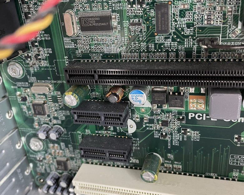 Dell Inspiron 560 MT Pentium Dual-Core E5700 3.00 GHz 4 GB RAM No HDD No OS