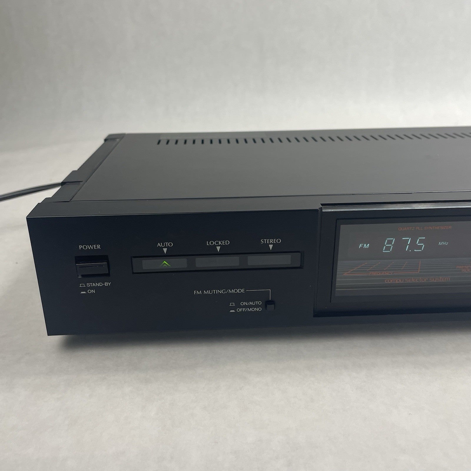 Sansui T-700 Quartz PLL Synthesizer AM/FM Stereo Tuner Power Tested3