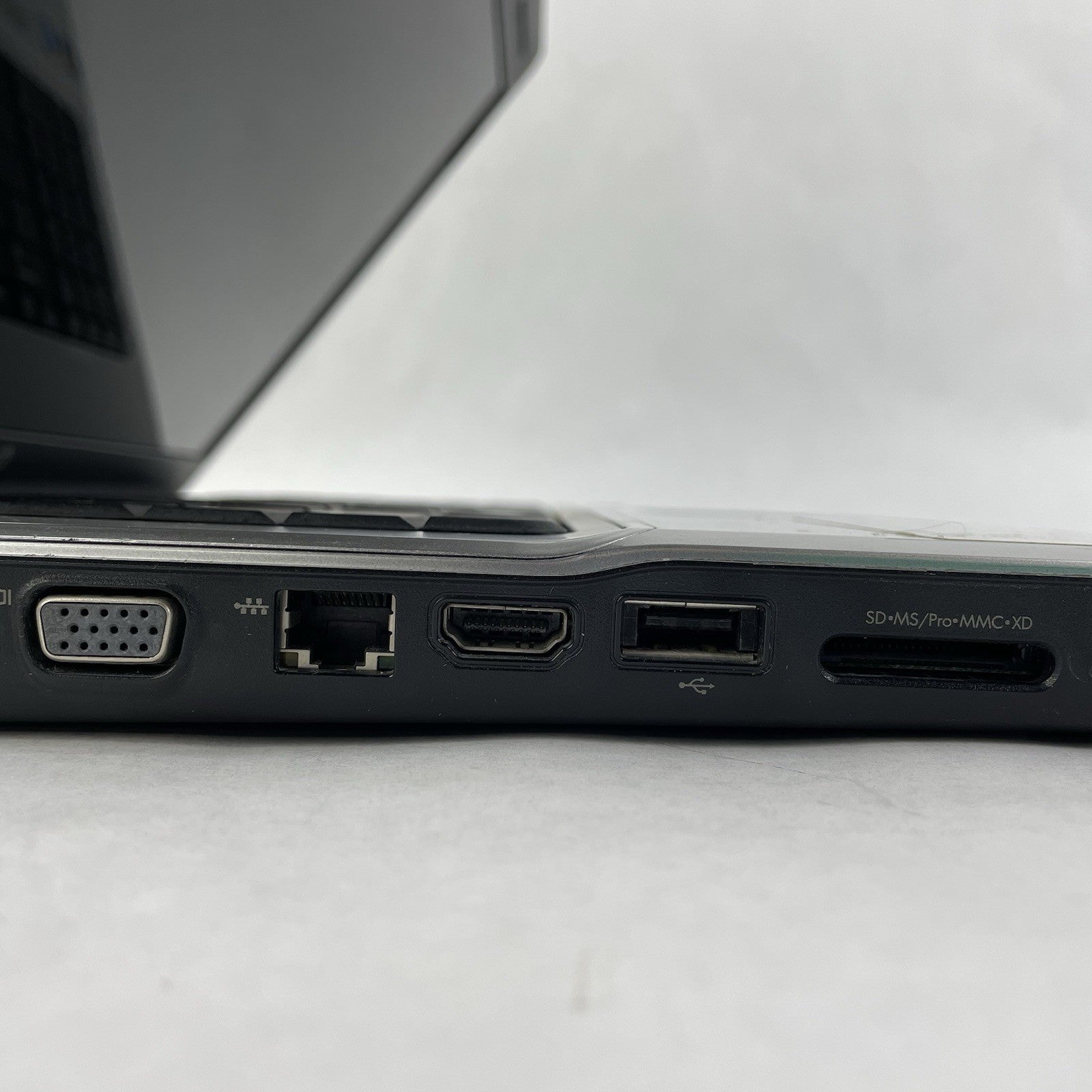 HP G71 NoteBook 16.9" Core 2 Duo t6600 2.20 GHz 4 GB RAM No SSD/OS/AC/Battery8