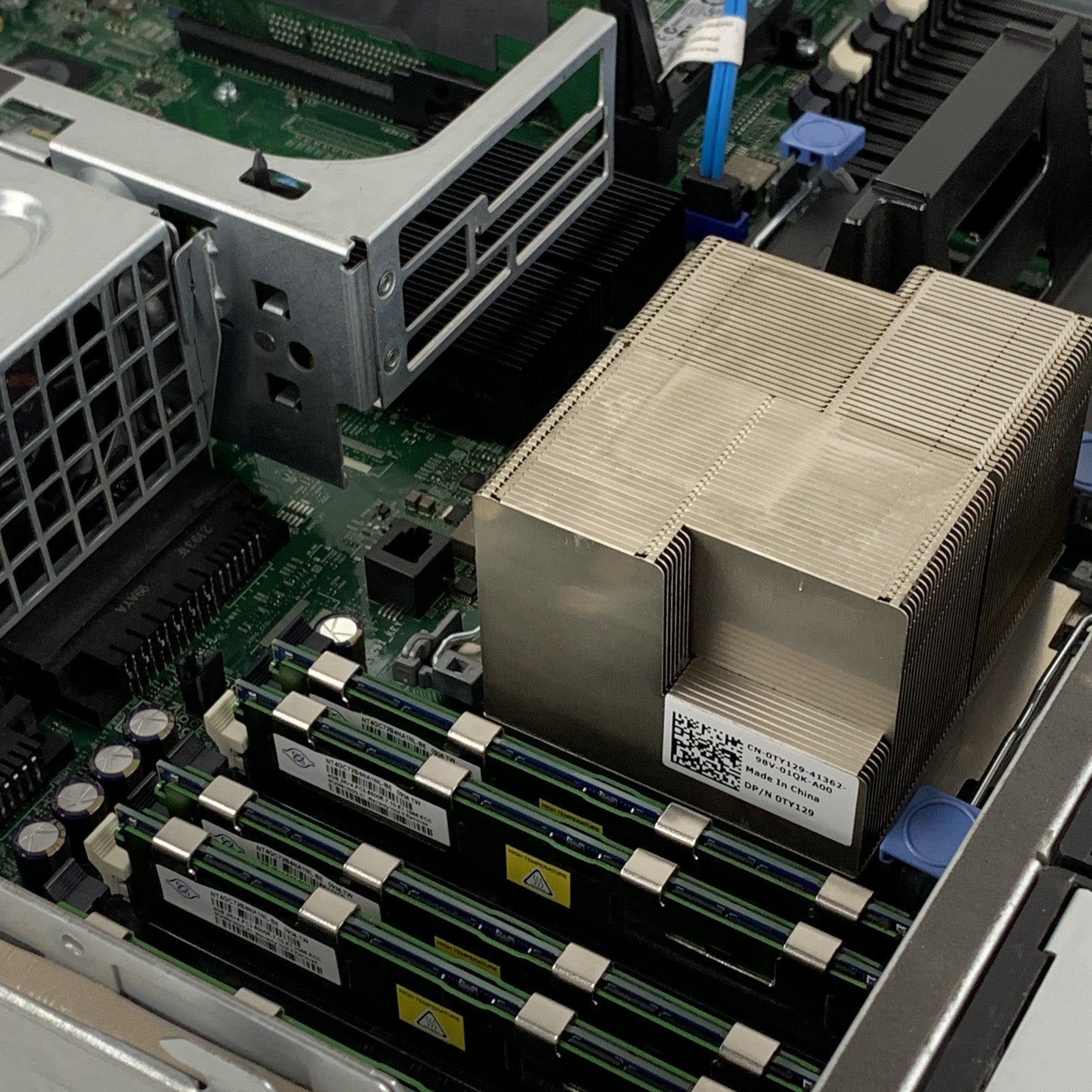 Dell PowerEdge R710 x1 Intel Xeon E5504 2.00 GHz 24 GB RAM No HDD No OS No CD
