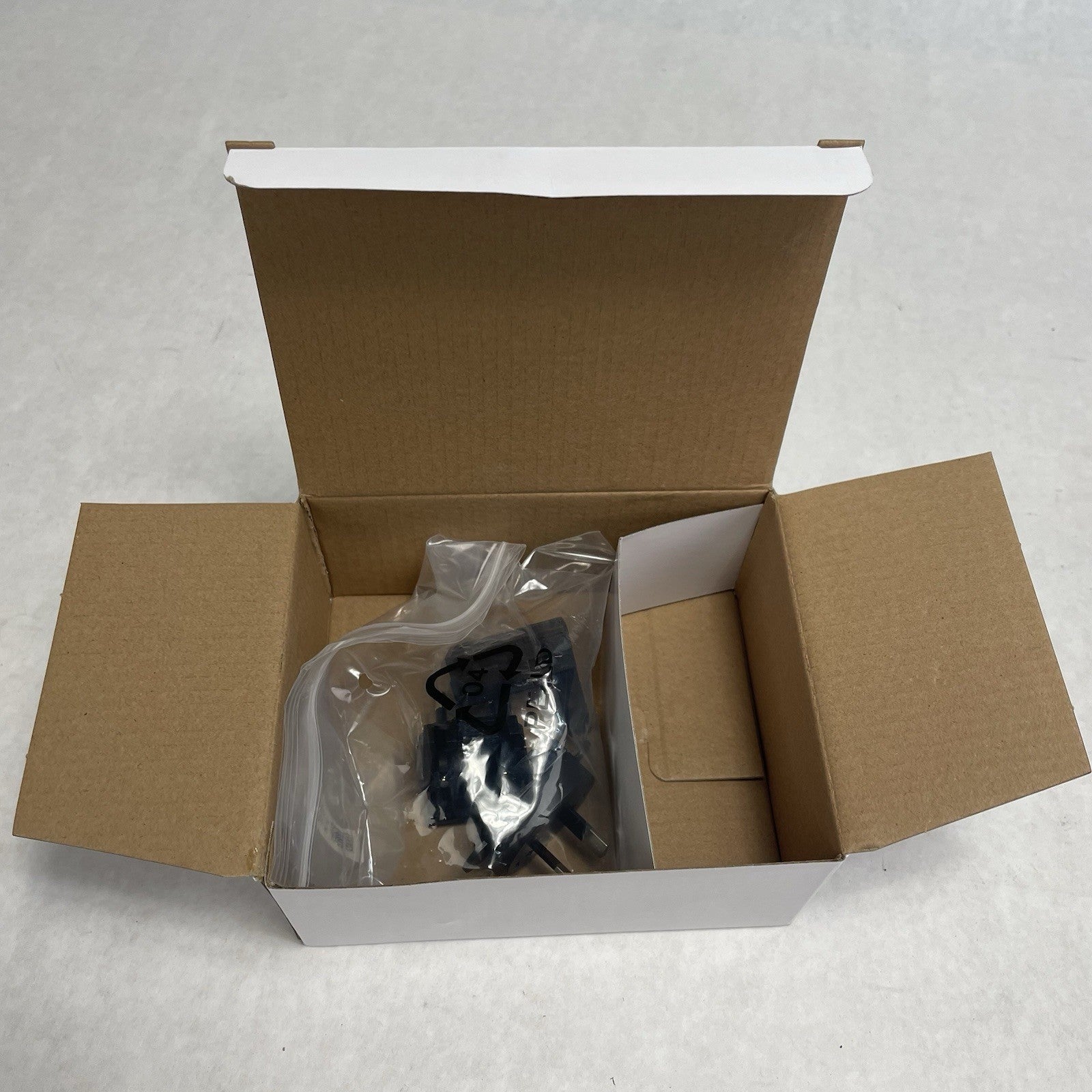 StarTech.com P2DD46A2-KVM-SWITCH 2-Port Dual-Monitor Power Tested10