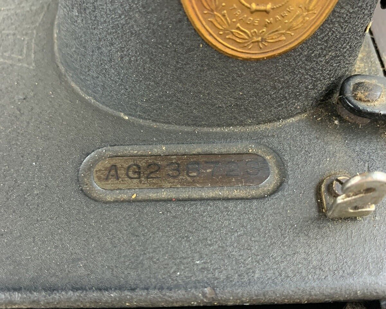 Singer Sewing Machine 15-7 Powers On Motor Runs Dried Belts