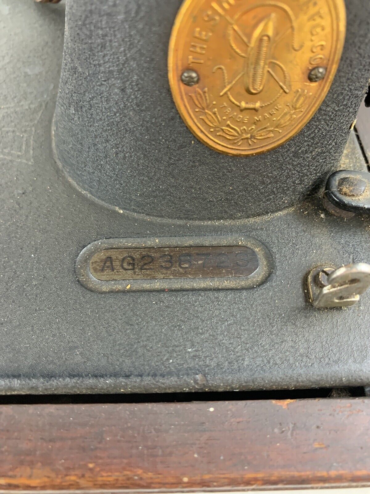 Singer Sewing Machine 15-7 Powers On Motor Runs Dried Belts