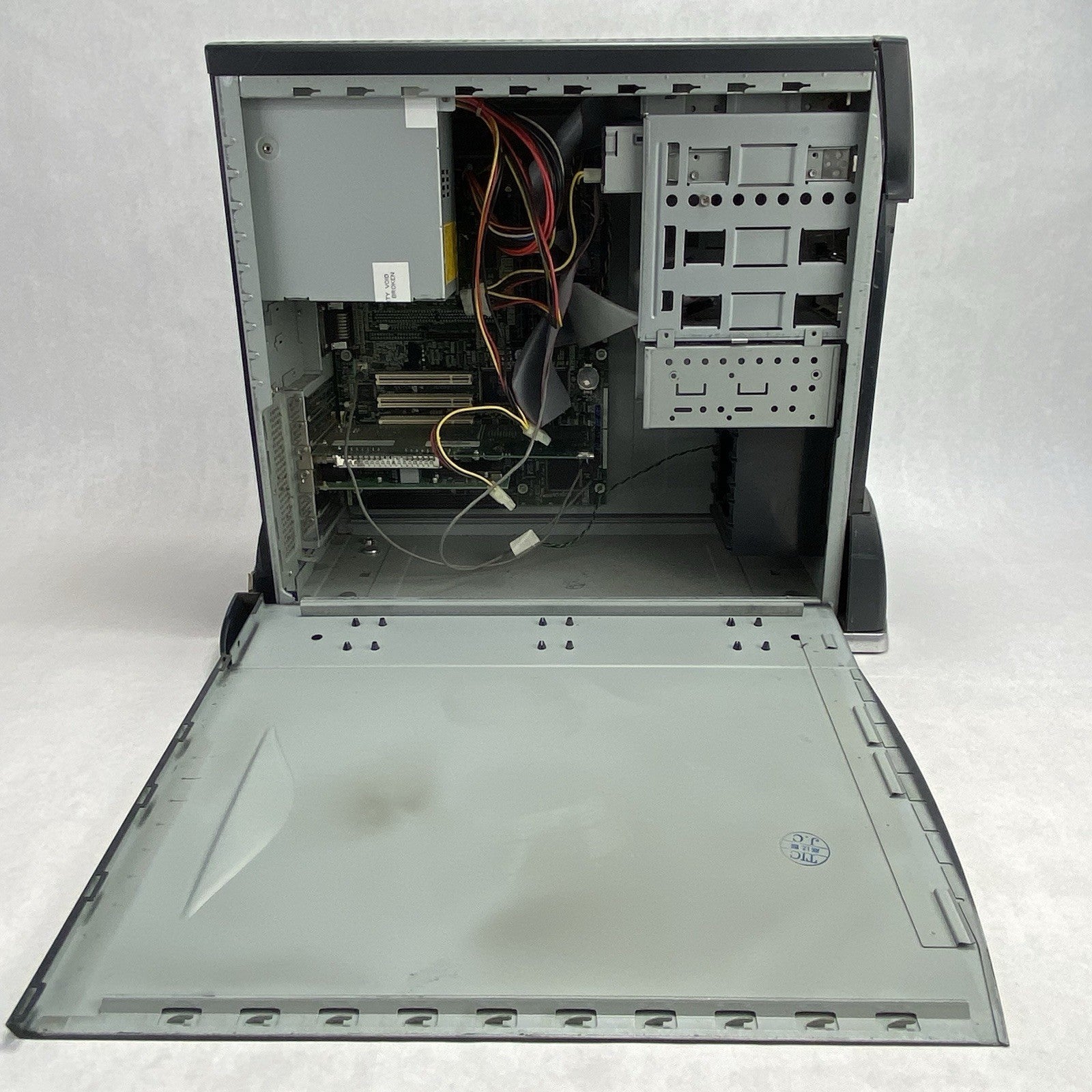 Toshiba Infinia 7200 MT Intel Pentium 199MHz 96MB RAM No HDD No OS9