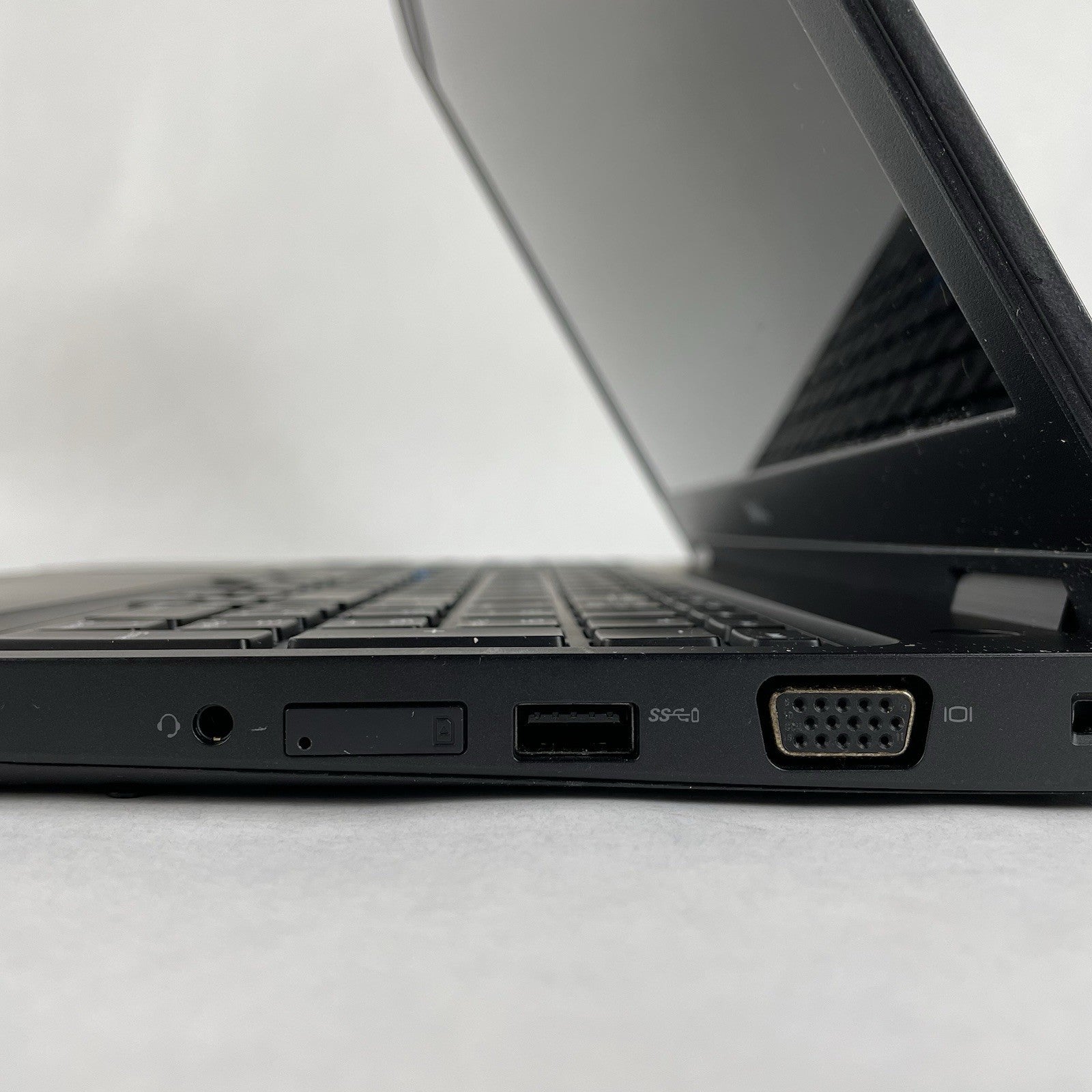 Dell Latitude 5580 15.6" i5-6300U 2.40 GHz 8 GB RAM No SSD No OS No AC10