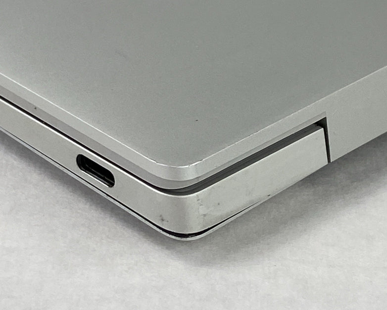 Dell XPS 9320 13.3" Touch i7-1260P 3.26 GHz 16 GB No HDD No OS