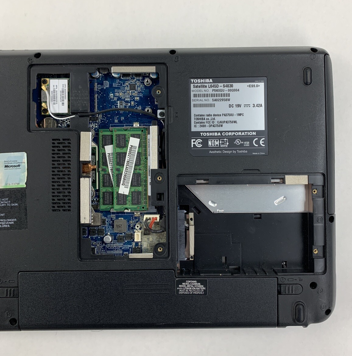 Toshiba Satellite  L645D-S4030 14" Turion II 2.3 GHz 4 GB Ram No OS No HDD No AC