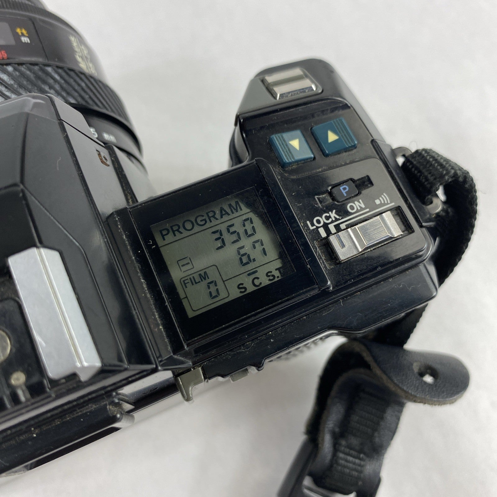 Minolta Maxxum 7000 AF SLR 35mm Film Camera With Extra Lens and Flash Attachment17