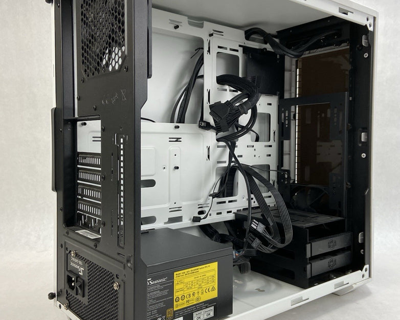 Cooler Master MasterBox 5 ATX Mid Tower Computer Case Seasonic SS-520GM 520W PSU