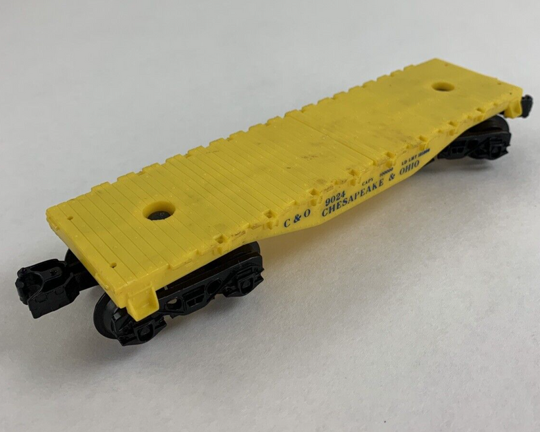 Lionel 9024 Chesapeake & Ohio Railroad Train Flat Skid and N.K.P 9031 Coal Car