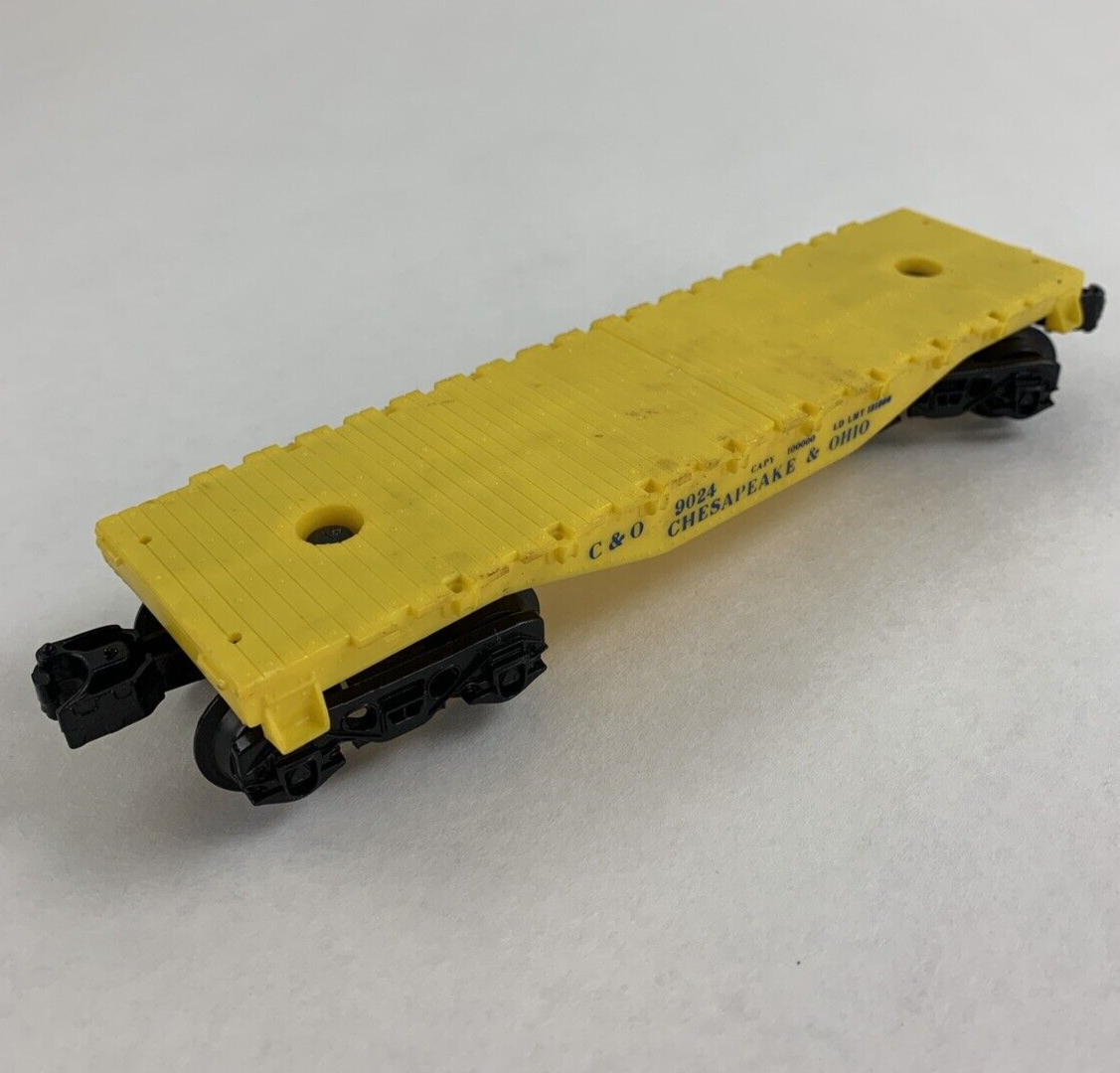 Lionel 9024 Chesapeake & Ohio Railroad Train Flat Skid and N.K.P 9031 Coal Car
