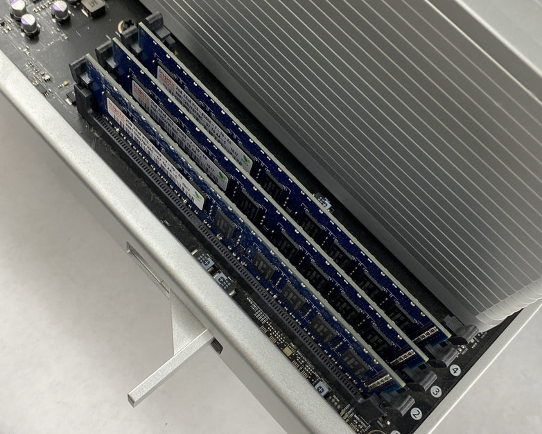 Apple Mac Pro A1289 2009 Xeon W3540 2.93GHz 6GB RAM 640GB HDD os10.11.6 No GPU