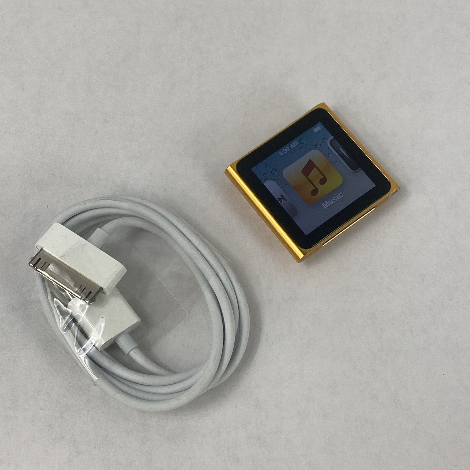 Apple iPod Nano 6th Generation A1366 16GB Silver0