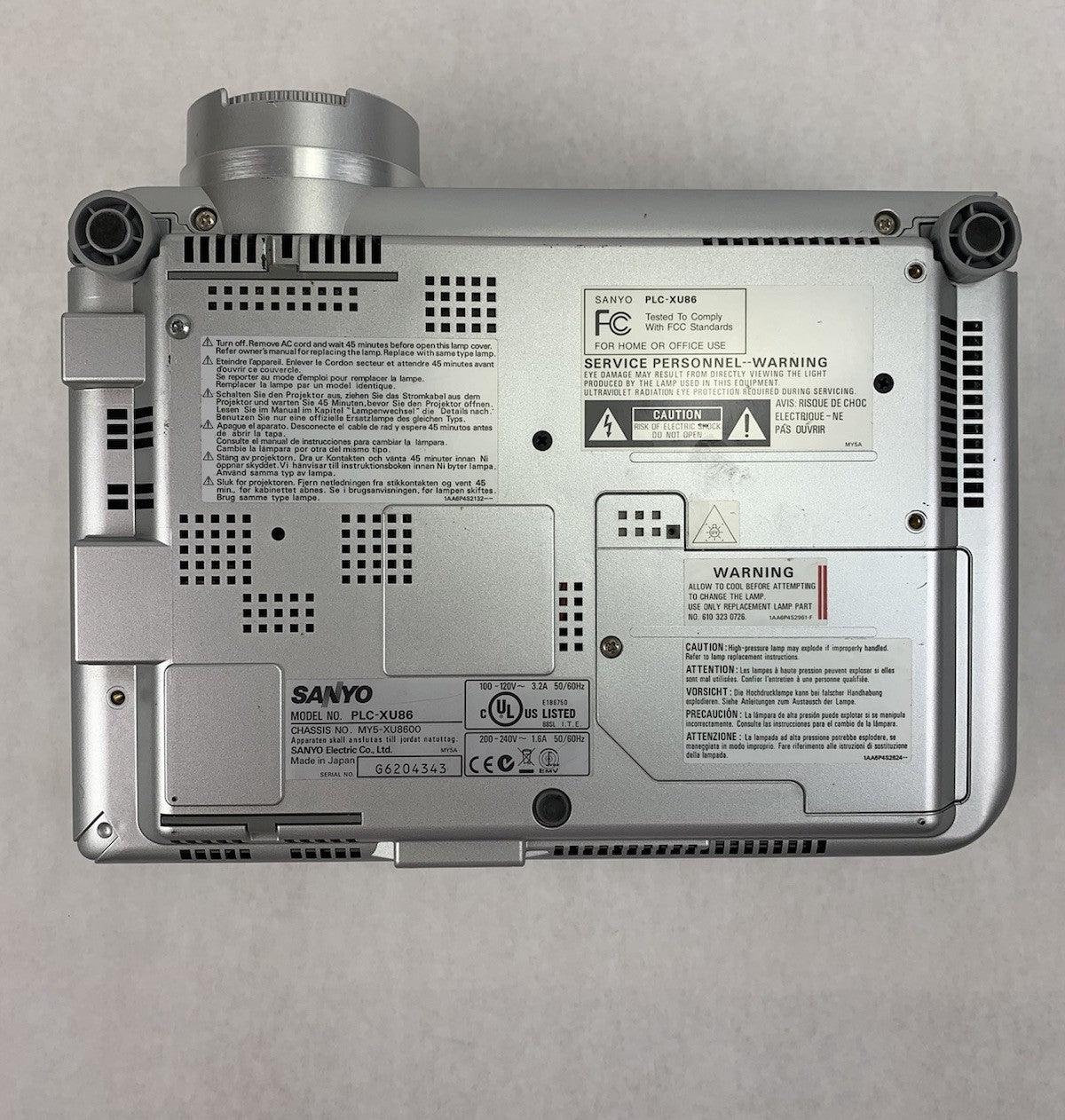Sanyo PLC-XU86 LCD Projector – Parts or Repair No Lamp