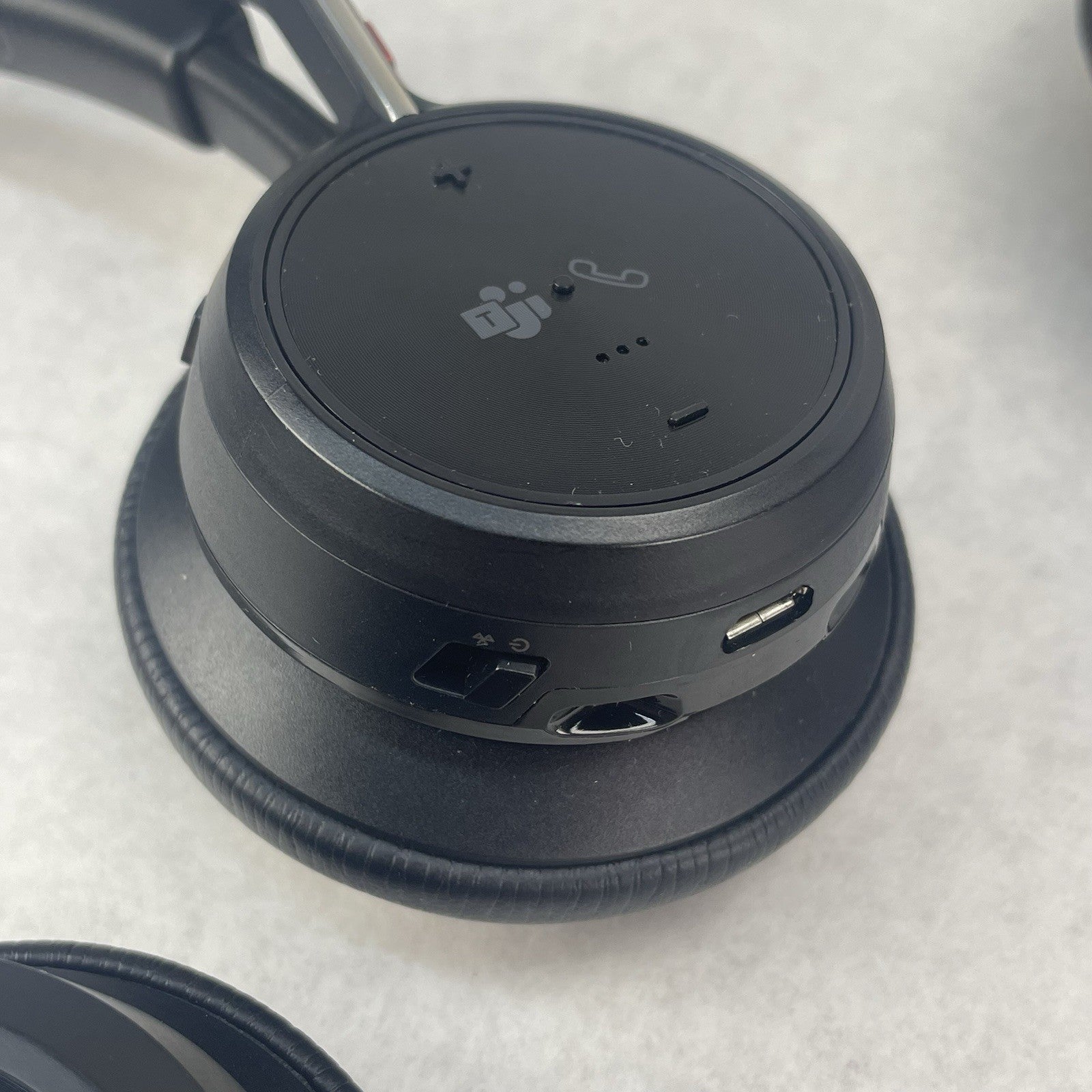 Poly Voyager Focus 2 Noise Cancelling On-Ear Headset With USB Charging Cord2