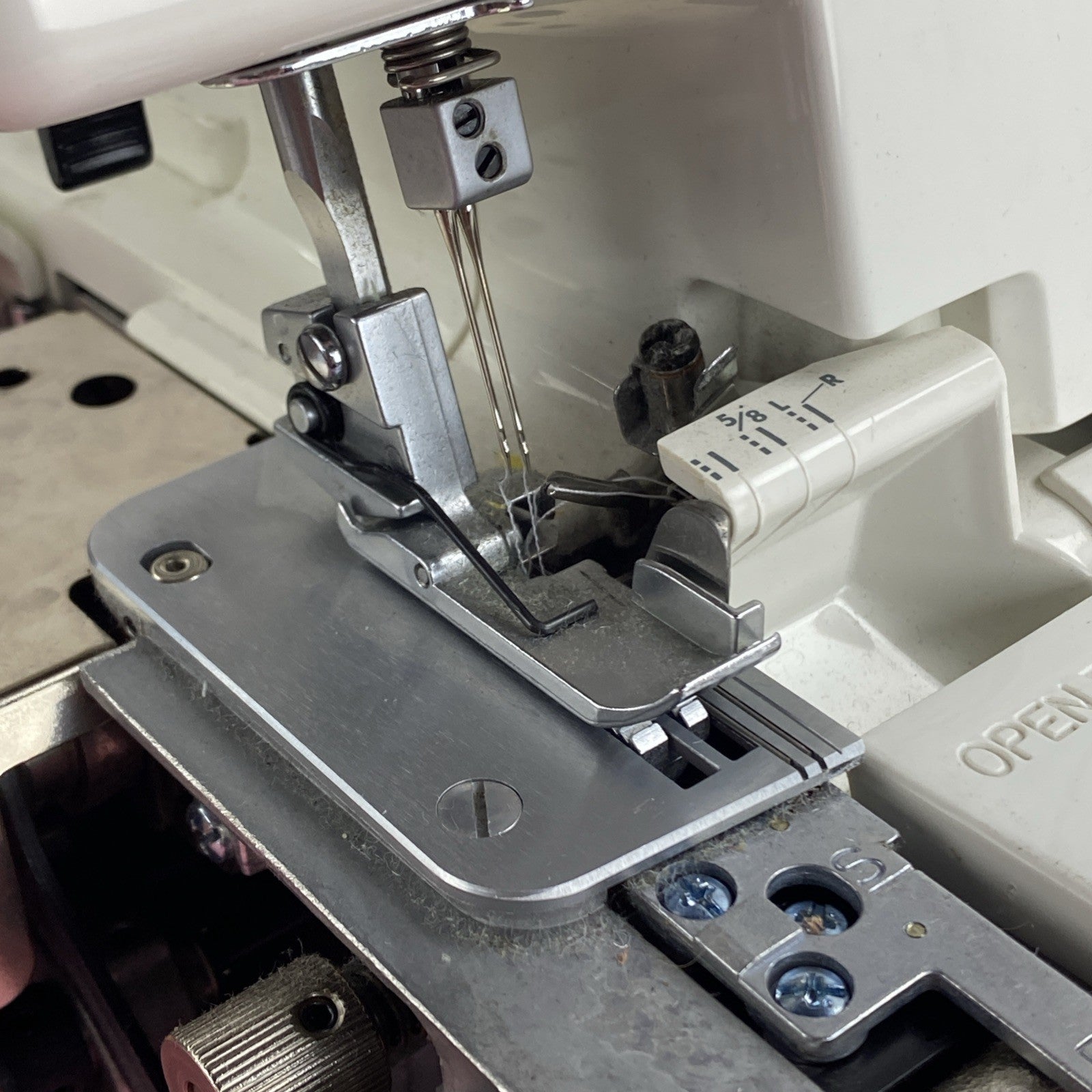 Janome 634 D MyLock Sewing Machine Eloctronic Controlled No Pedal or Cord10