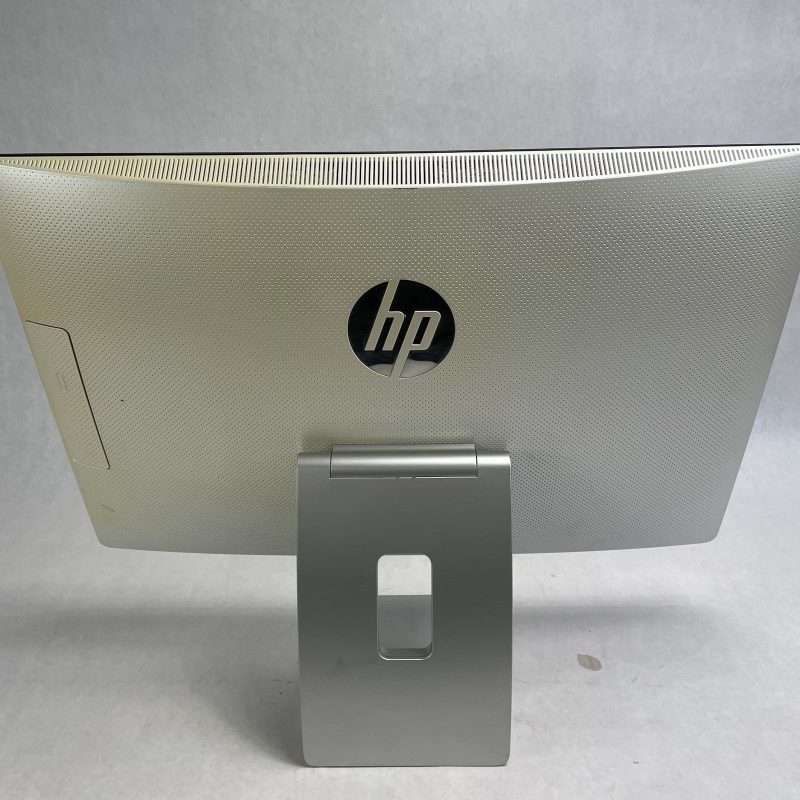 HP Pavilion 23-q242 AMD A6-7310 2.0 GHz 8 GB Ram No HDD No OS