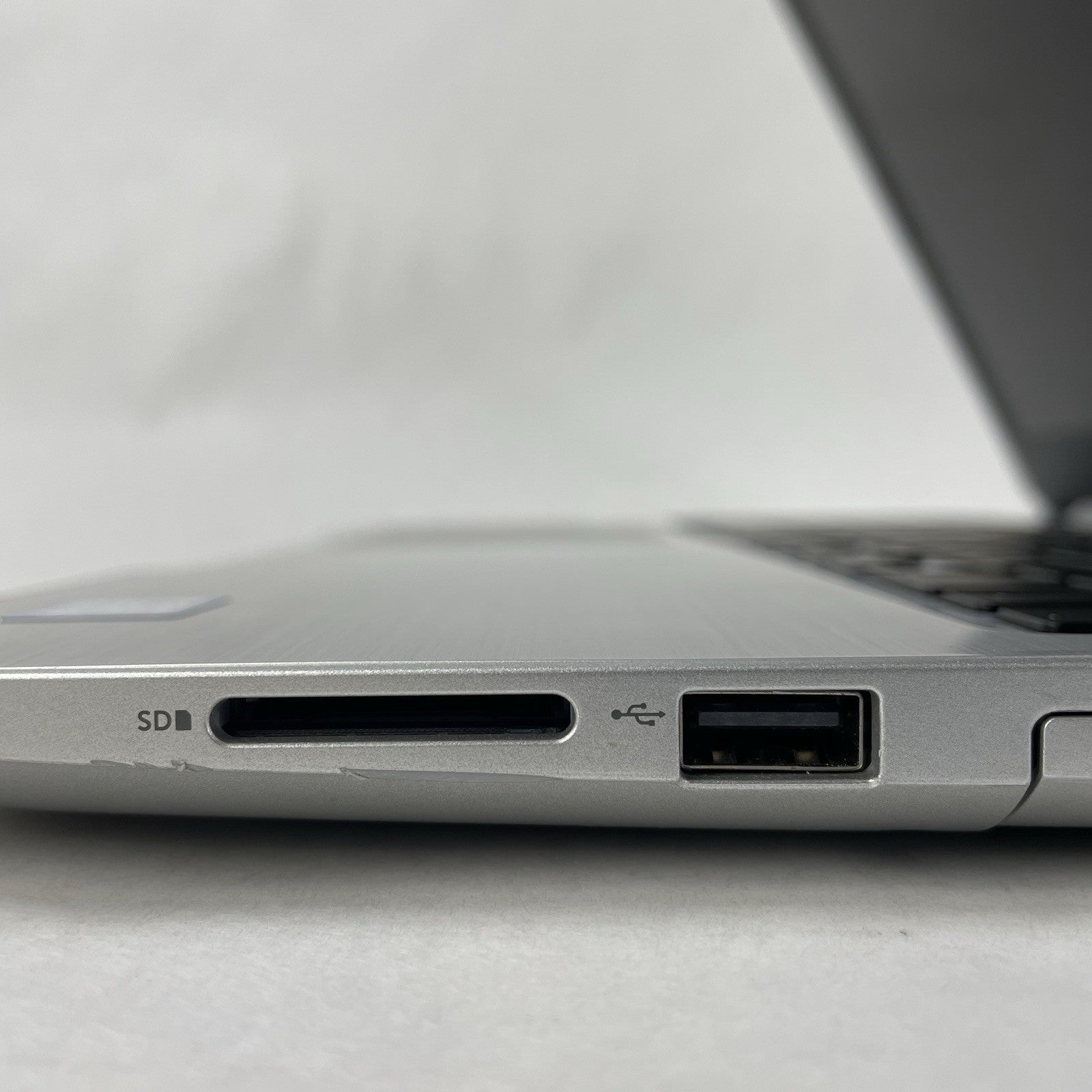 Dell Inspiron 5570 15.6" i7-8550U 1.80 GHz 12 GB RAM No SSD/OS/AC9