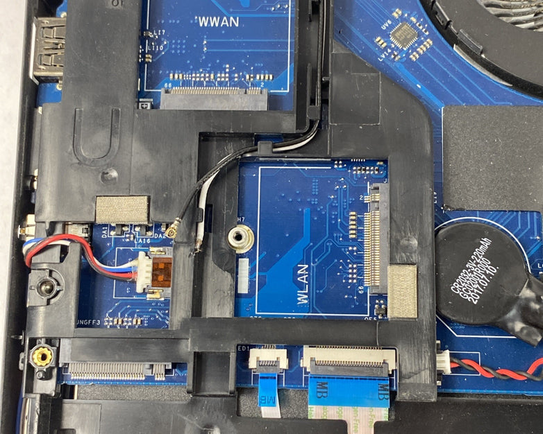 Dell Latitude 5580 Core i5-7300U 2.60 GHz 8 GB RAM 15.6" No Battery No HDD No OS