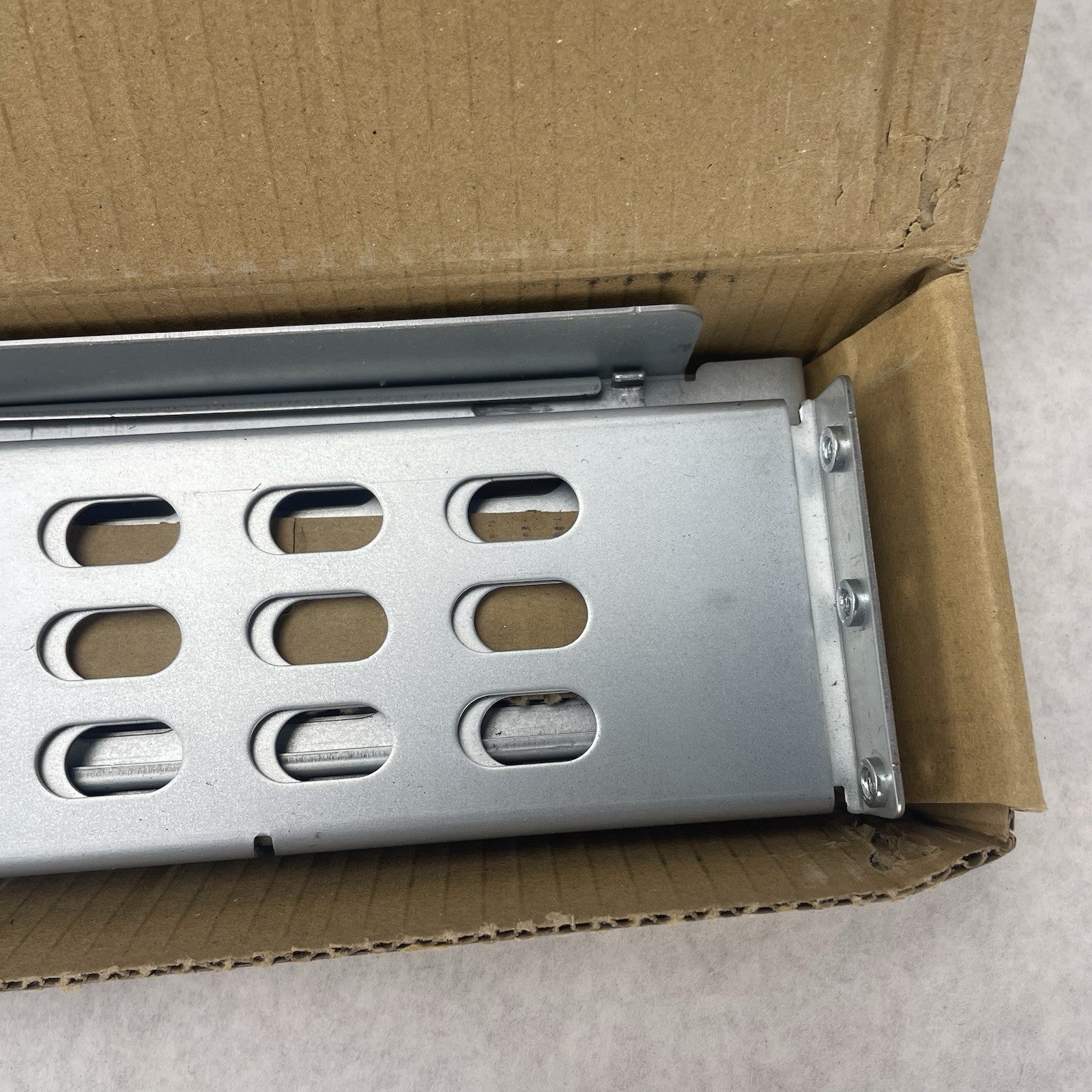 APC 0M-756H Smart UPS 4-Post Sliding Rail Assembly Kit4