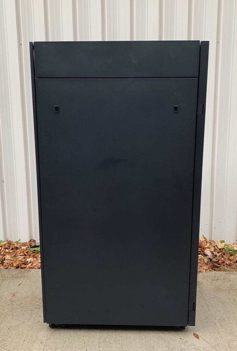 IBM NetBAY 9308 42U Enterprise Server Cabinet Rack 42S w/ Keys and Side Panels