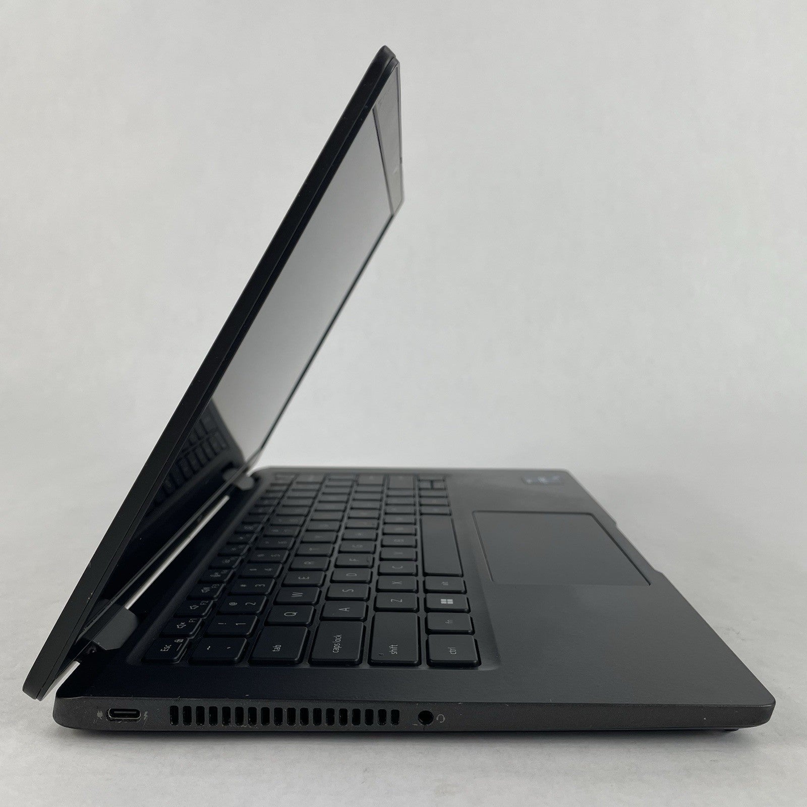 Dell Latitude 7330 13.3" i7-1265U 4.15 GHz 32 GB RAM No SSD/OS/AC - Bad Bottom4