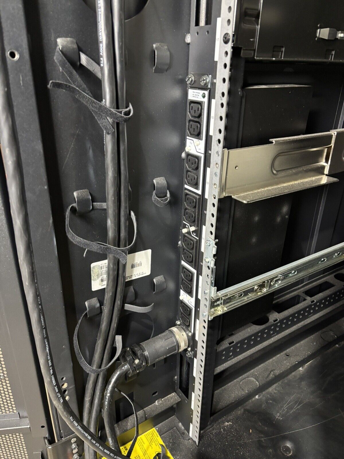 IBM 7014/7015/7017 00P1896 36U Server Rack Cabinet Missing Side Panel