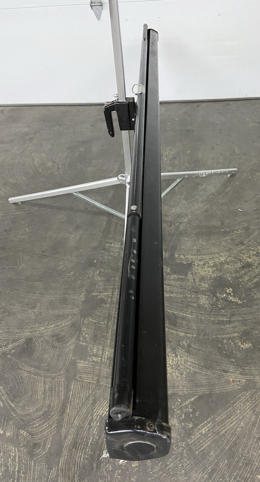 Draper Diplomat Tripod Portable 96" Projector Screen Screen