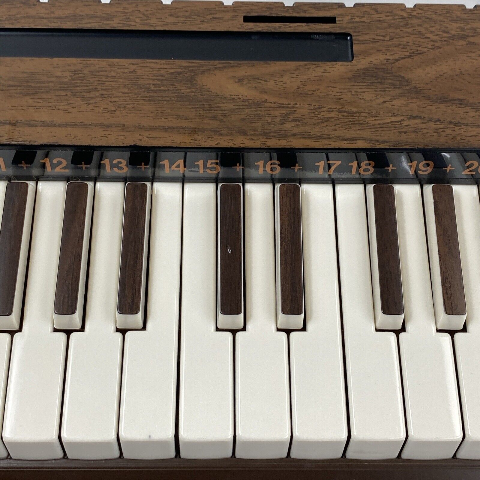 Vintage GTR 3751 16 Chord 3 Octave Electric Organ