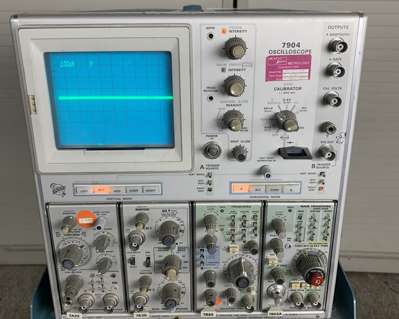 Tektronix 7904 Oscilloscope W/ 7A22 7A26 7B85 7B53A Module Cards and 204-2 Cart
