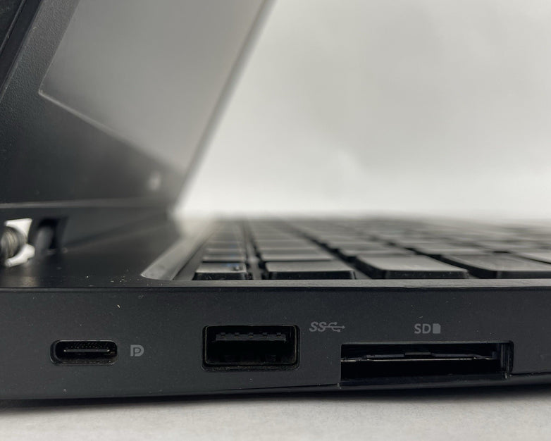Dell Latitude 5580 15.6" i5-7440HQ 2.8GHz 8GB RAM No SSD/OS/AC - Bad Hinge Cover