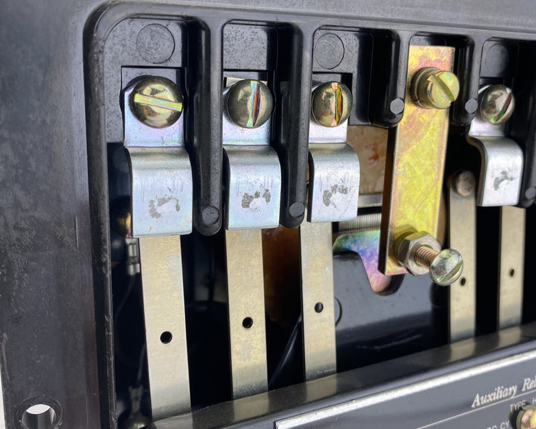 GE 12HFA151A2F Type HFA 5.5x6" 250VDC auxiliary relay MISSING COVER