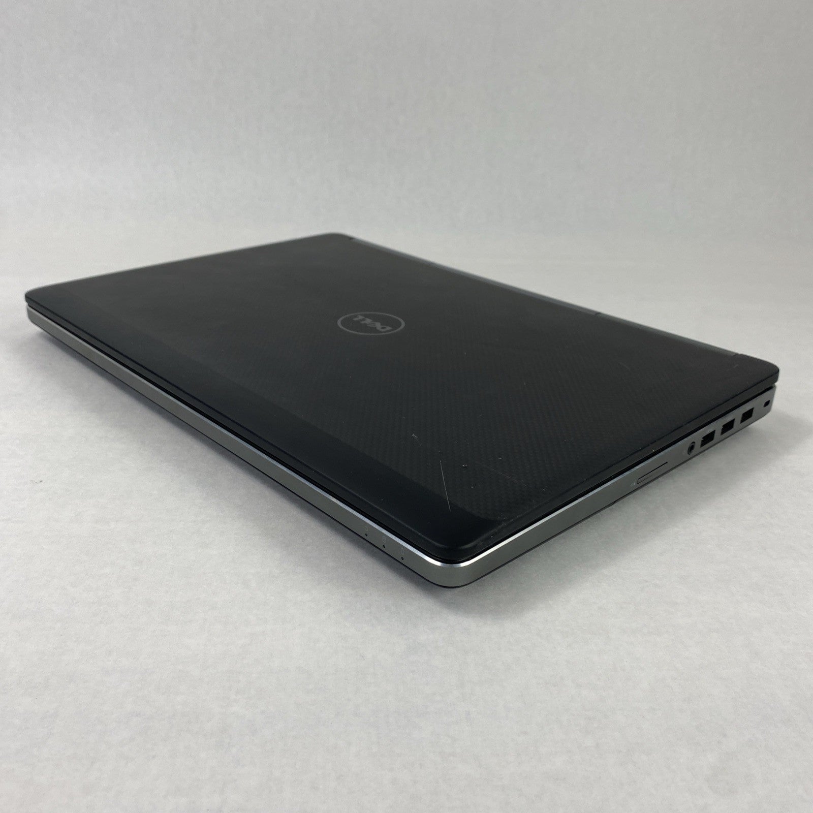 Dell Precision 7520 Intel Xeon E3-1505M v6 3.00 GHz 8 GB RAM 15.6" No HDD No OS