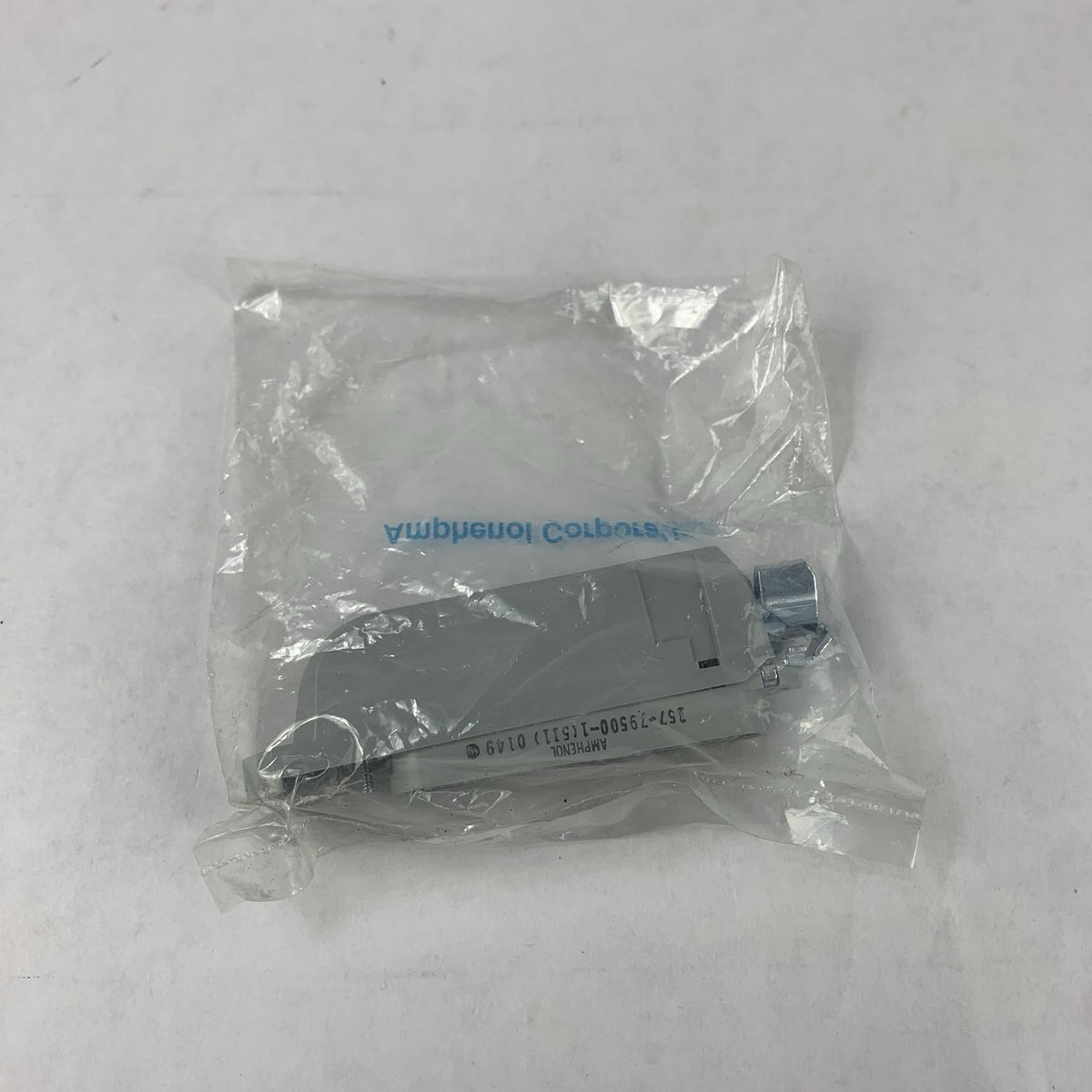 Amphenol 157 79500 1 Miniature Ribbon Micro Pierce Plug Connector   Lot of 22