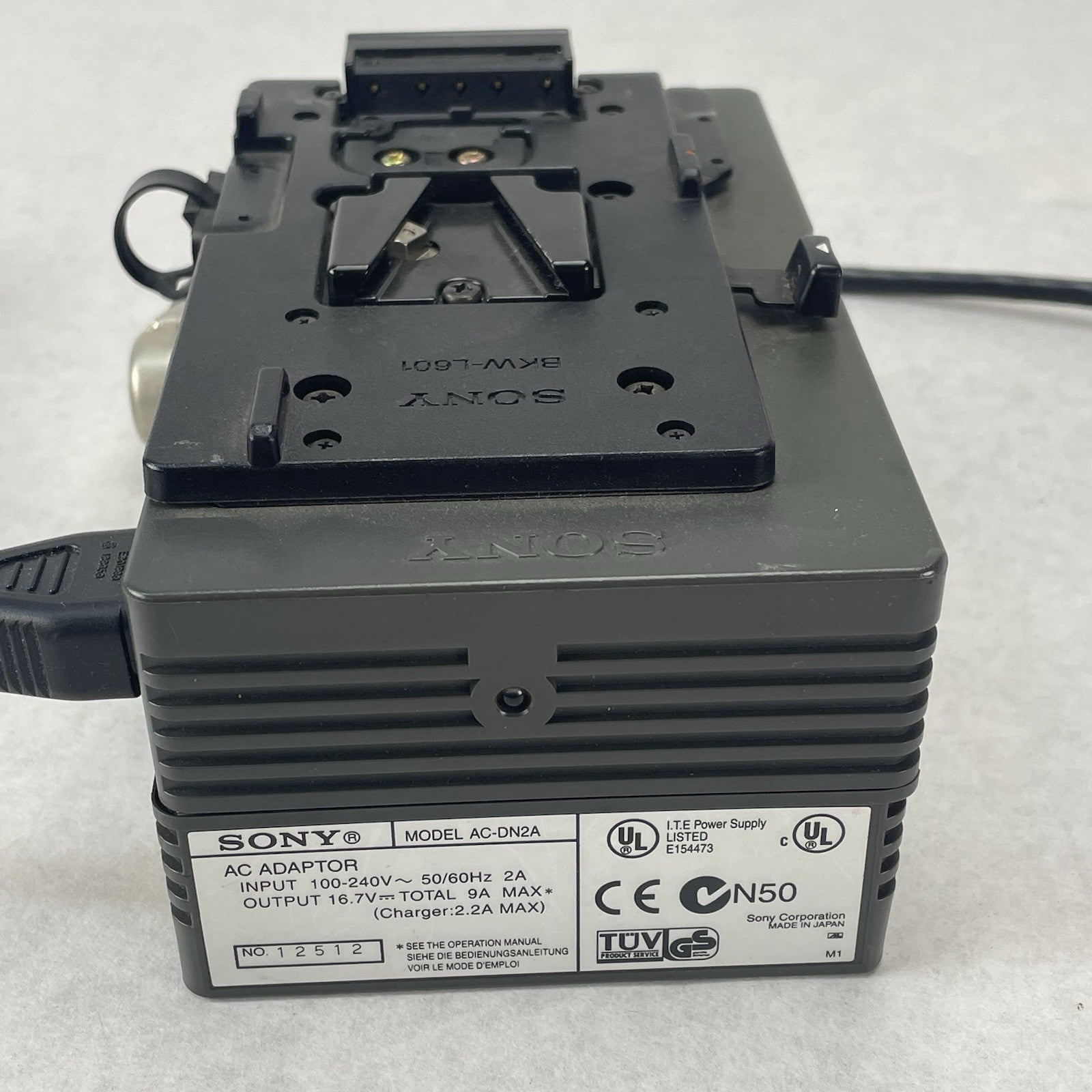Sony AC-DN2A Ac Adapter Tested1
