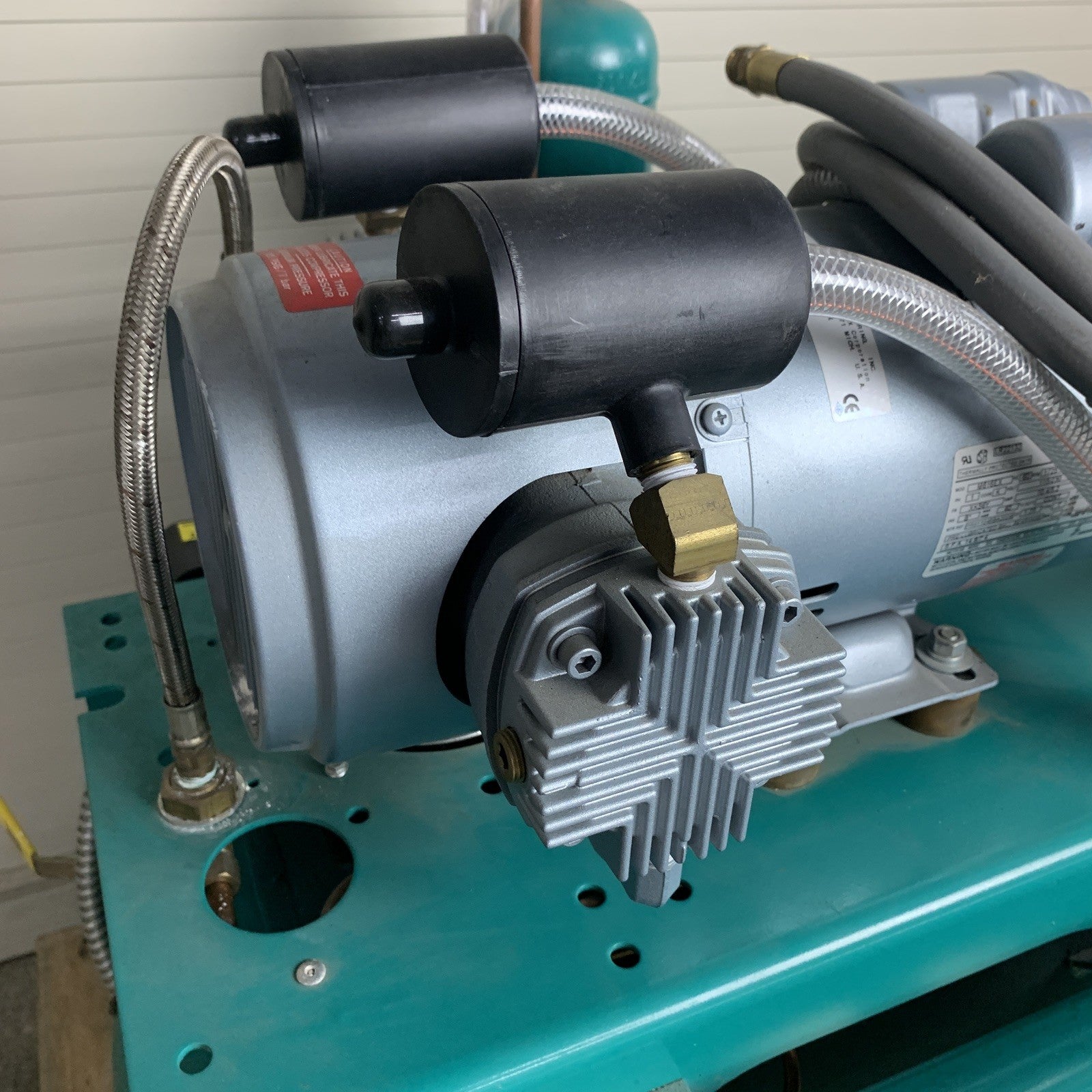 ADP Apollo A0C0S22D Dental Air Compressor Unit Oil Lubricated 1HP 230V