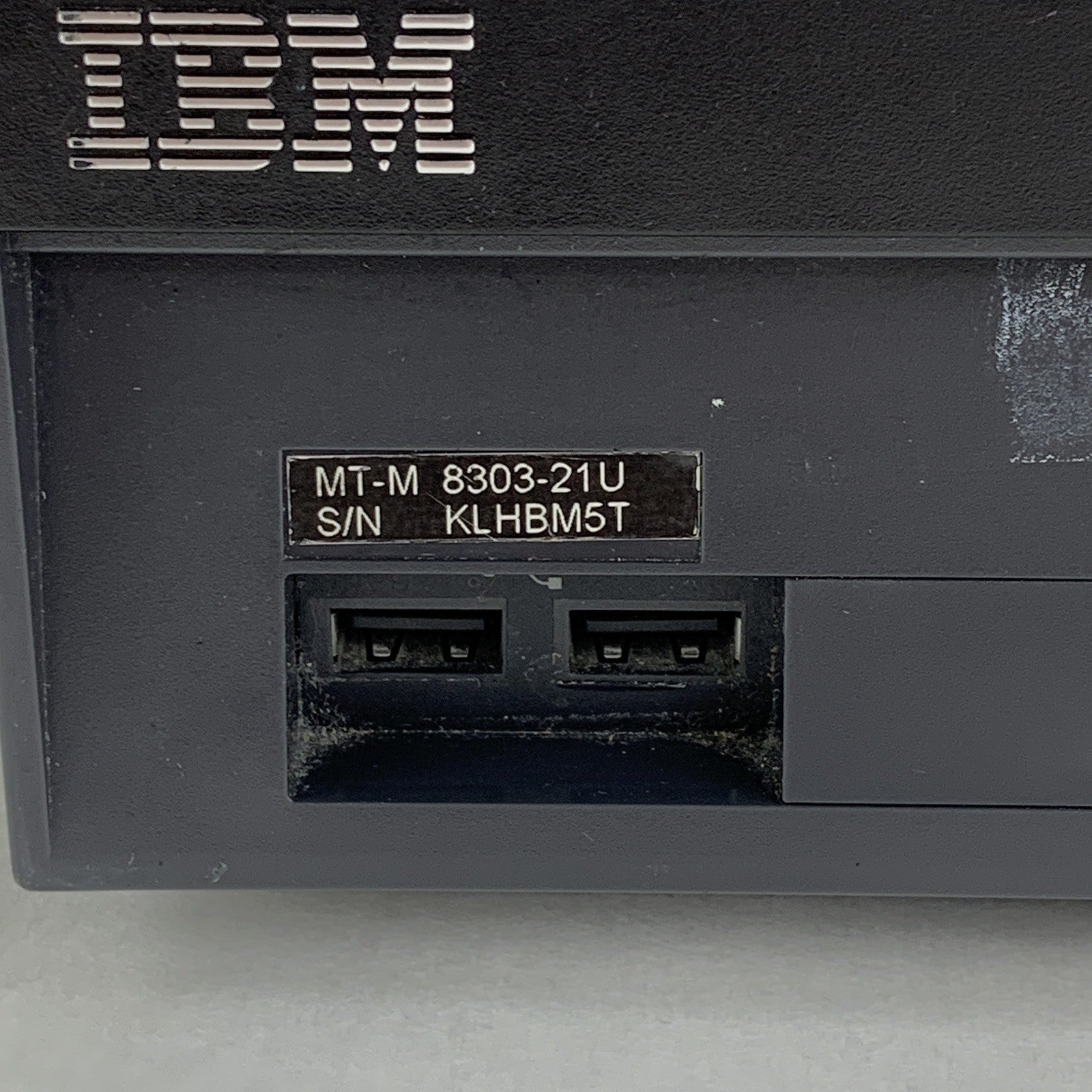 IBM Netvista 8303-42U Desktop Pentium 4 2.4 GHz 256 MB Win XP COA No OS No HDD