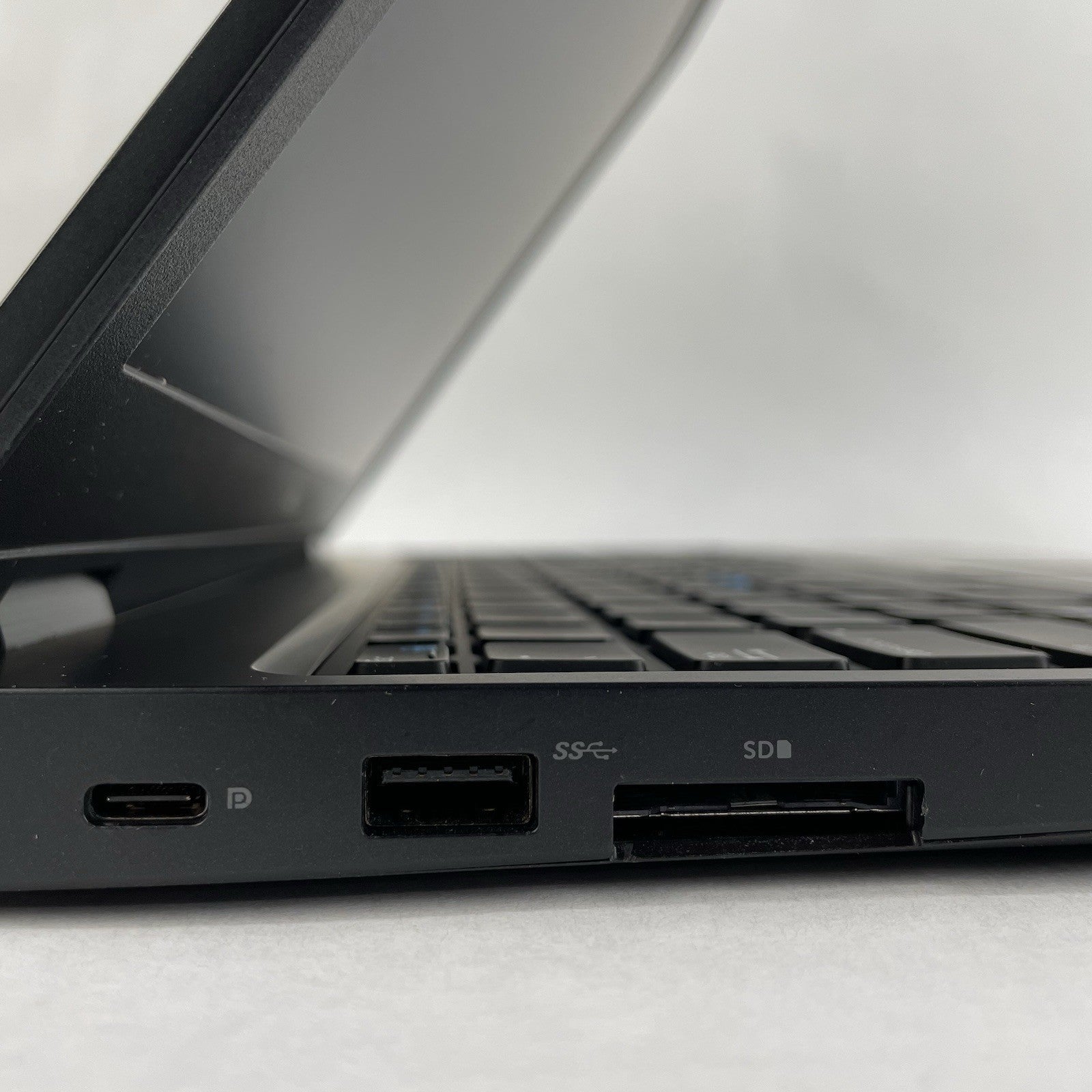 Dell Latitude 5580 15.6" i5-6300U 2.40 GHz 8 GB RAM No SSD/OS/AC6