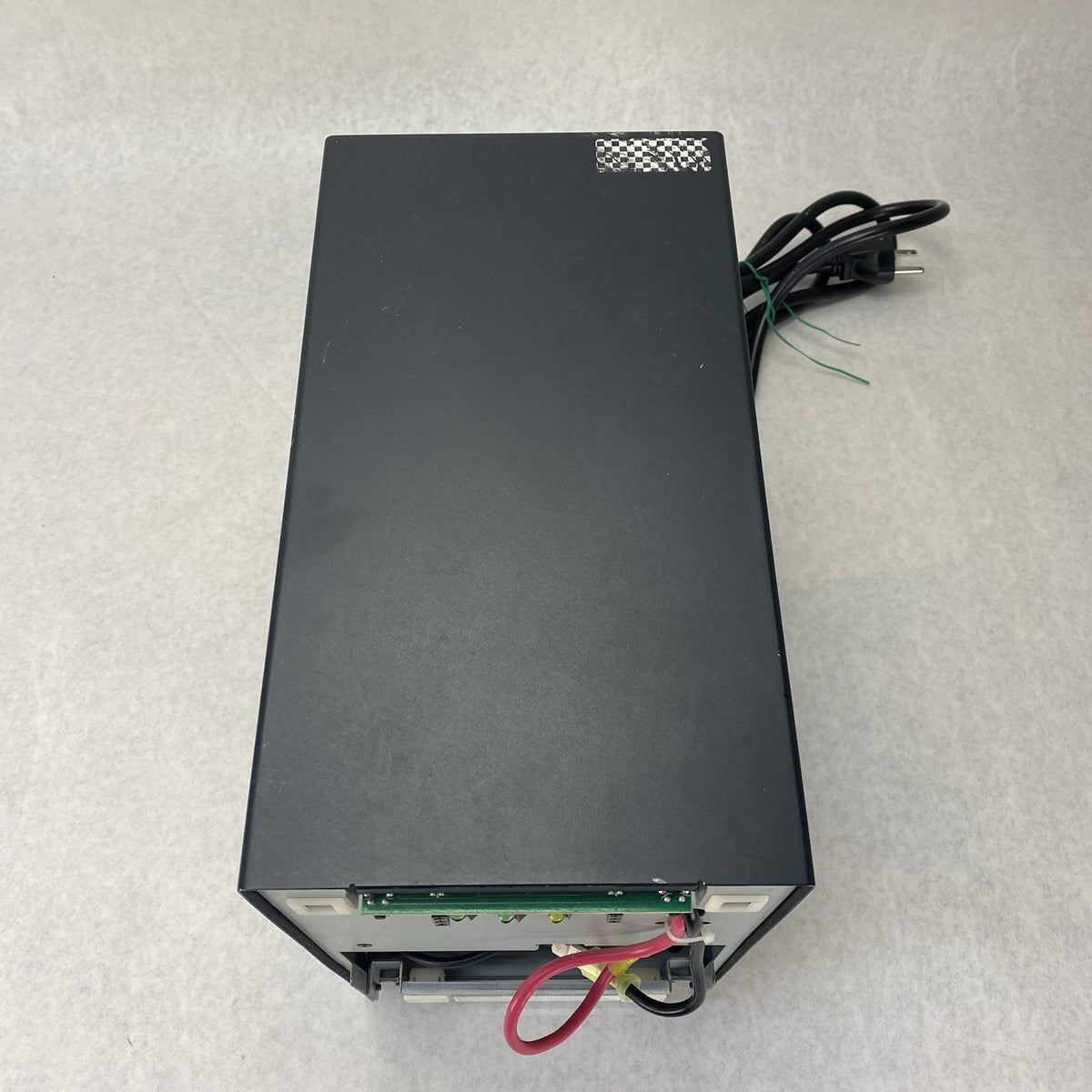Tripp Lite SMART1500SLT 1500VA 900W UPS Smart Tower - No Batteries Front Panel2