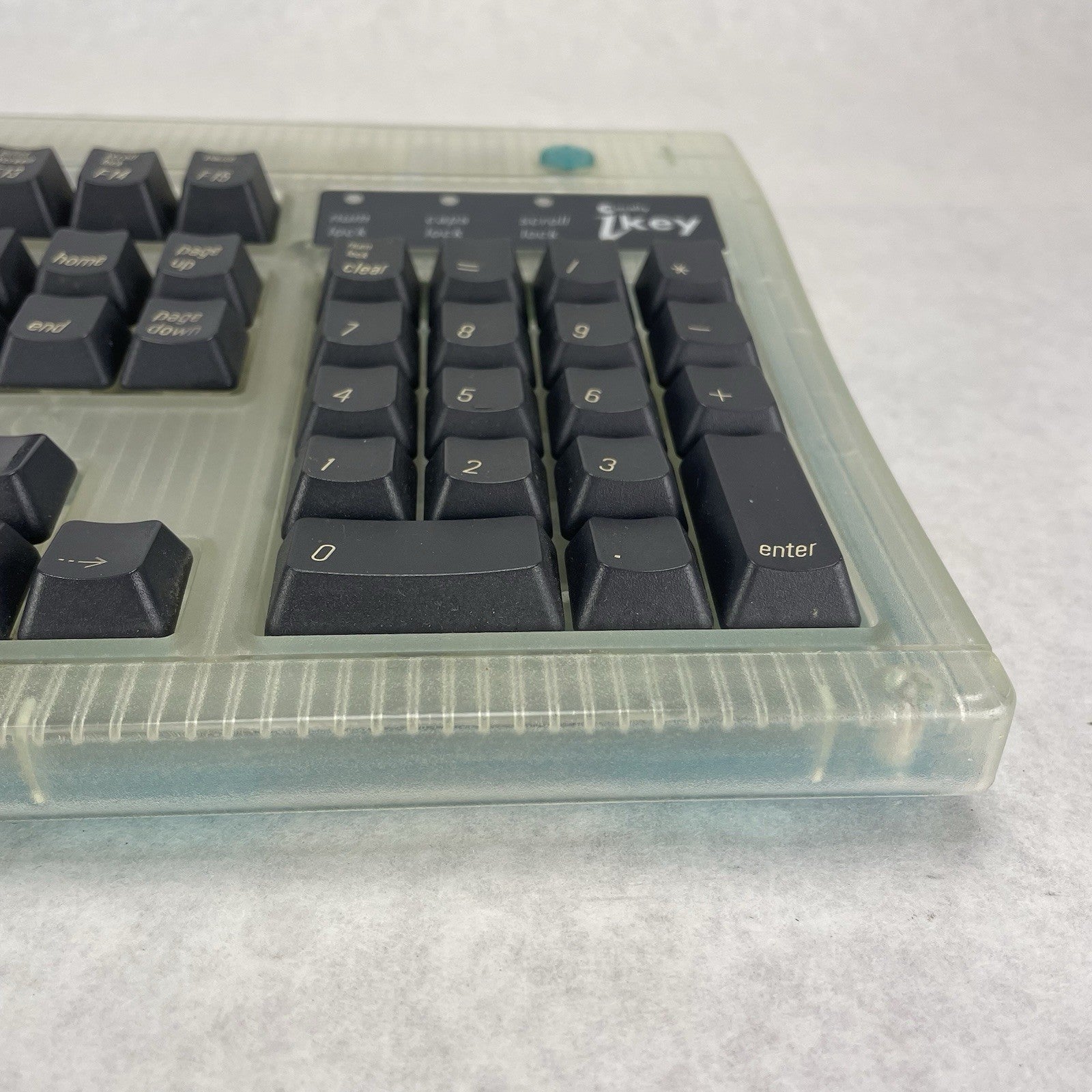 Macally iKey Wired USB Keyboard