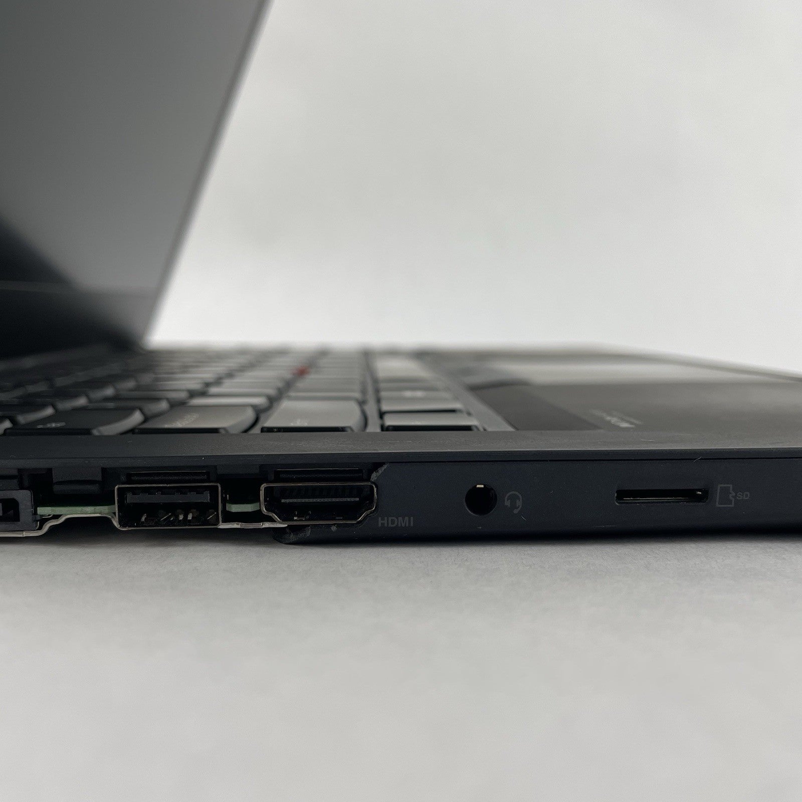 Lenovo ThinkPad T14 Gen2i 14" i5-1145G7 2.60GHz 16GB RAM No SSD/OS/AC-Bad Bottom5