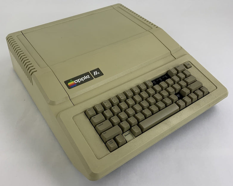 Apple IIe A2S2064 Vintage Personal Computer - Tested Missing Keys