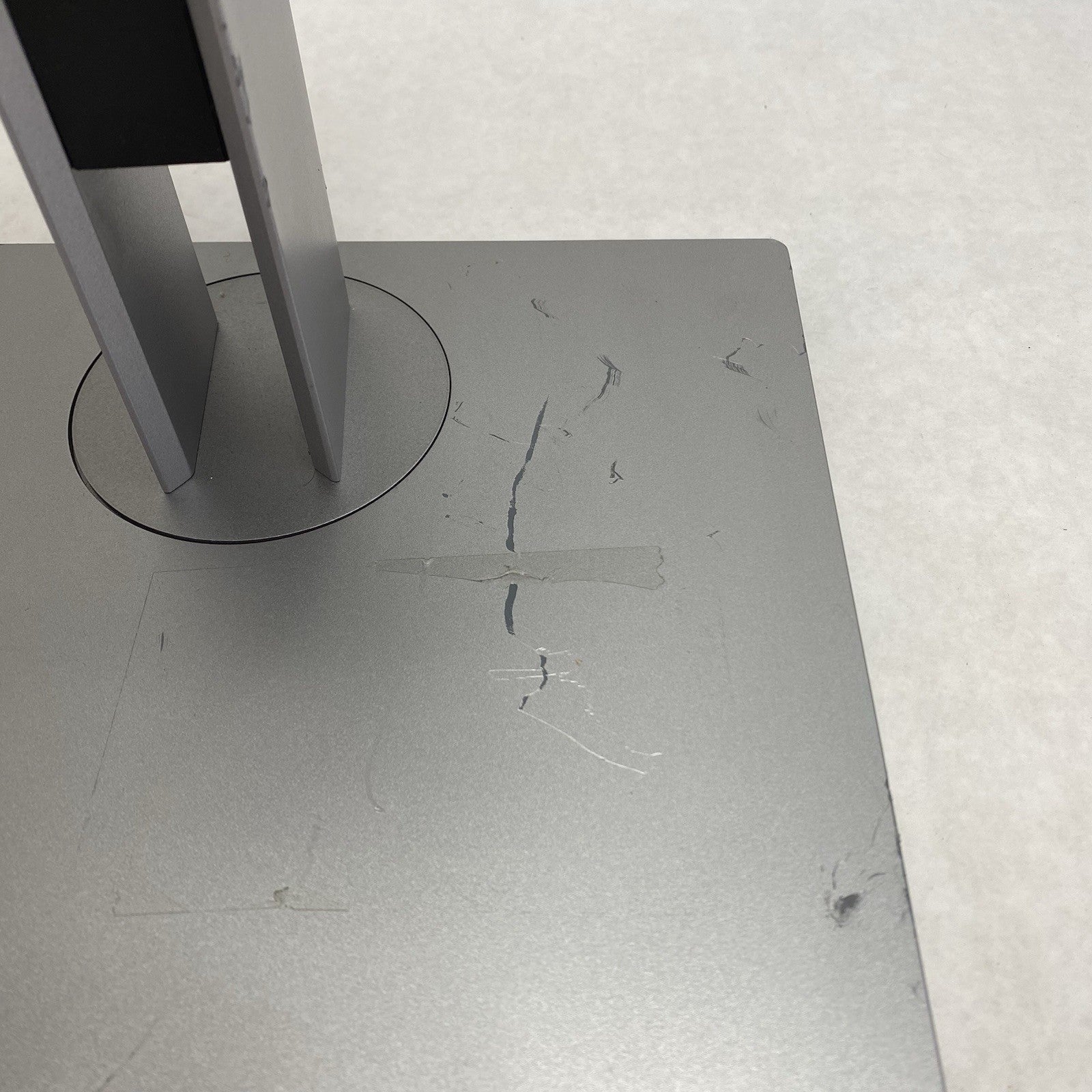 HP E233 Monitor Stand 3