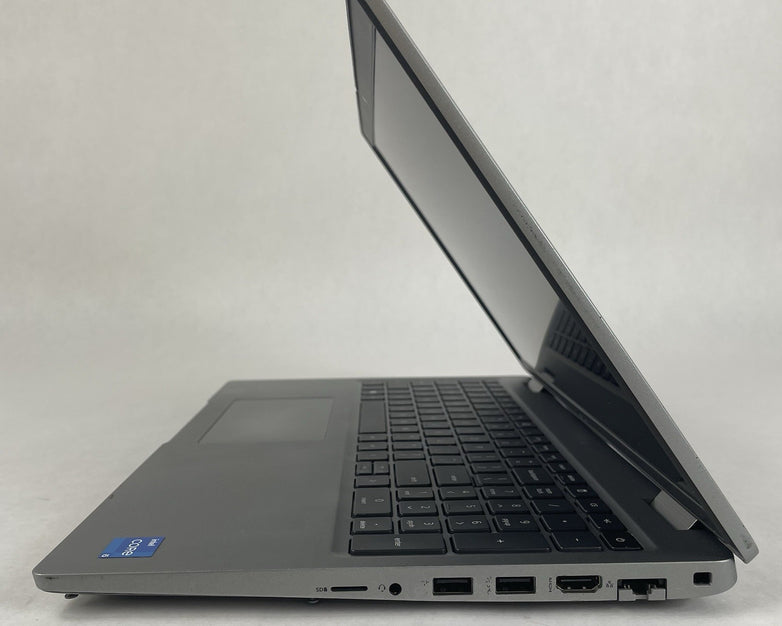 Dell Latitude 5530 15.6" i5-1235U 3.96GHz 8GB RAM No SSD/OS/AC - Scratched Paint
